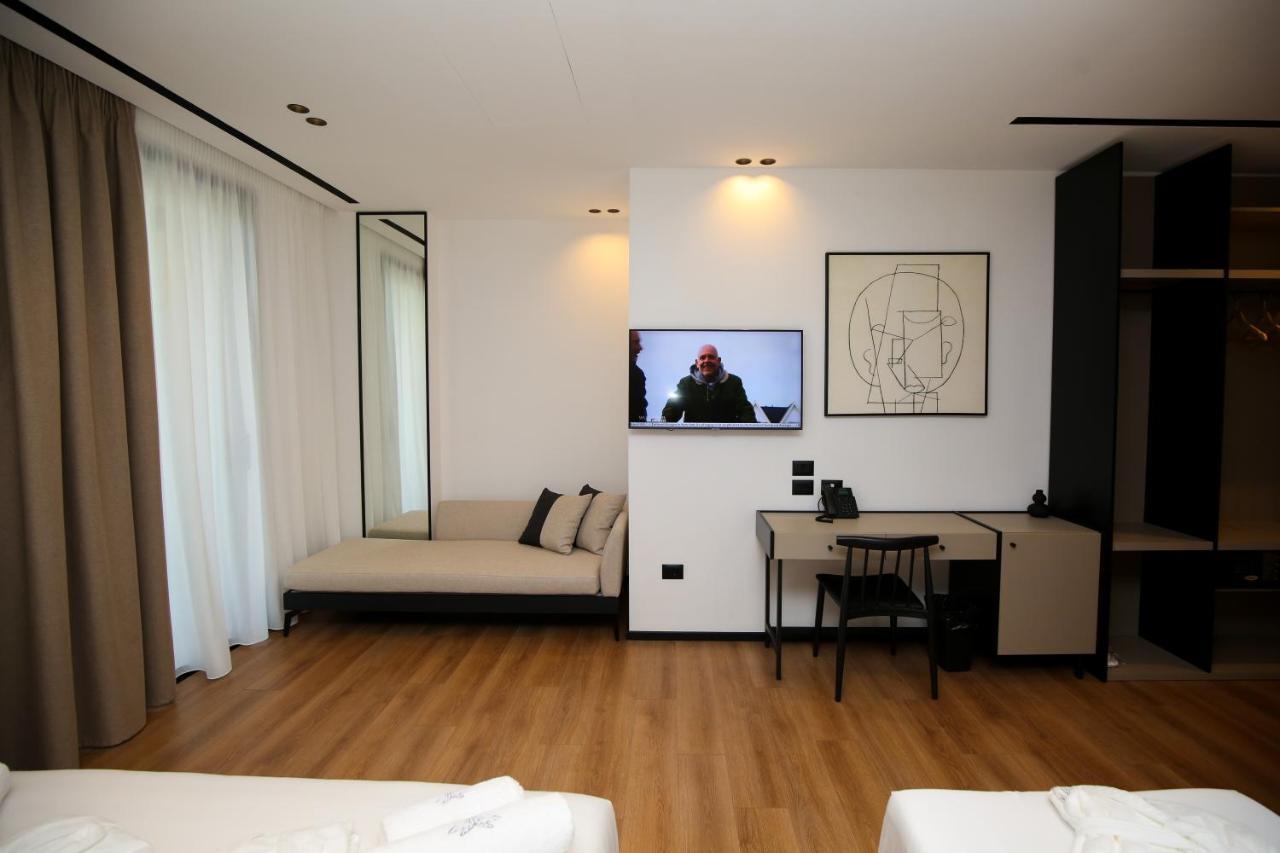 Nobus Hotel & Spa Vlorë Extérieur photo