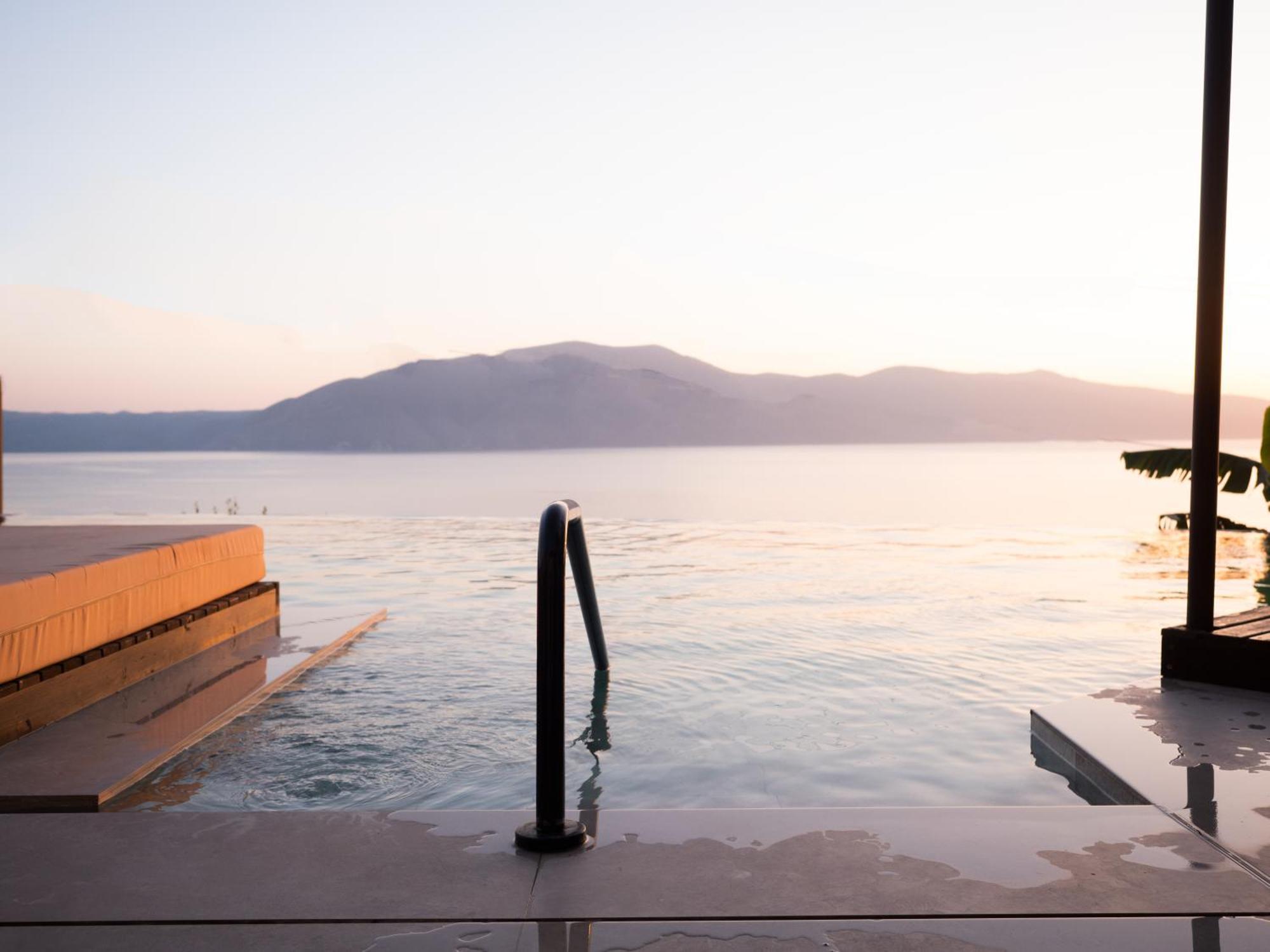Nobus Hotel & Spa Vlorë Extérieur photo